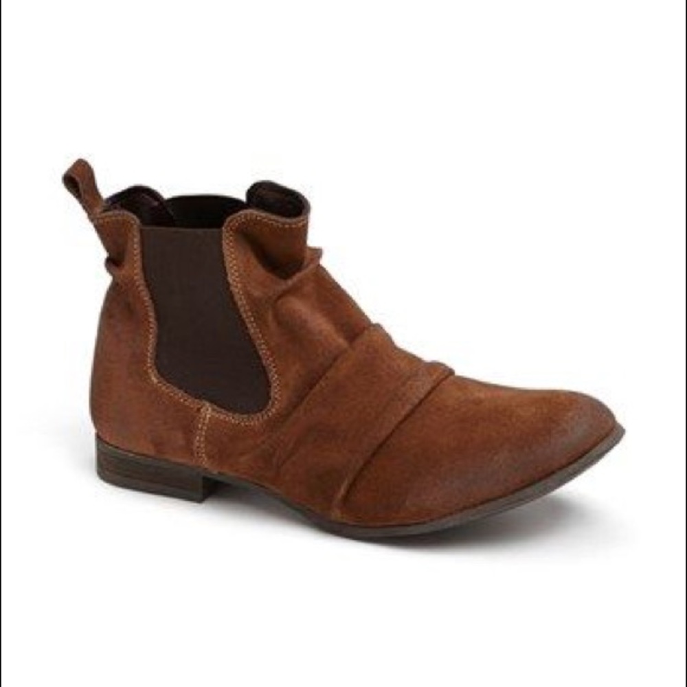 BRAND NEW REPORT SIGNATURE SUEDE BOOTIES